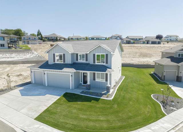 Property at 1319 W Pax Ct, Sunnyside, WA 98944, 4 beds, 2.5 baths