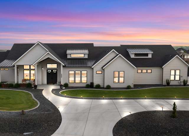 Property at 12030 S Steeplechase Dr, Kennewick, WA 99338, 3 beds, 3.5 baths