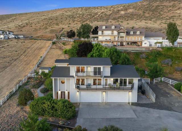 Property at 3003 W 47th Ave, Kennewick, WA 99337, 3 beds, 2.5 baths
