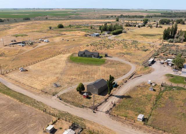 Property at 310 Tree Farm Rd, Pasco, WA 99301, 3 beds, 3 baths
