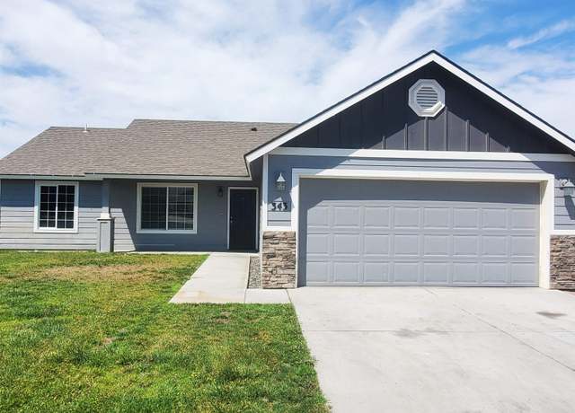 Property at 343 E 15th Pl, Kennewick, WA 99336, 3 beds, 2 baths