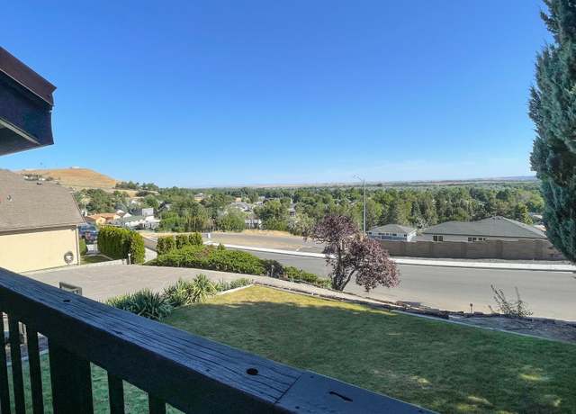 Property at 4417 King Dr, West Richland, WA 99353, 4 beds, 2.5 baths