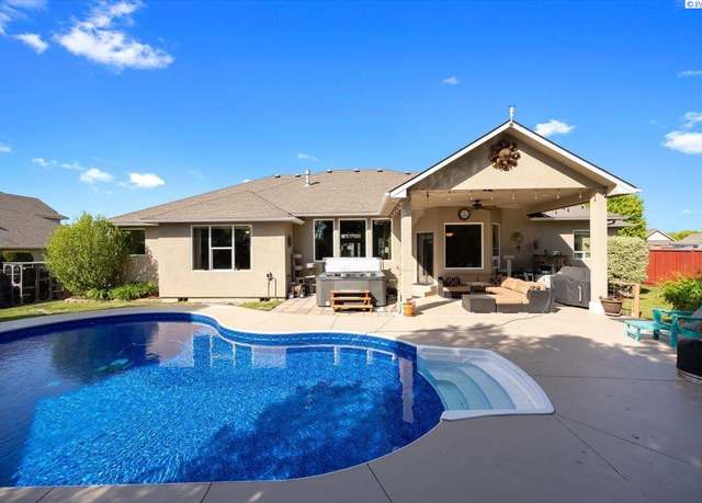 Property at 8903 W 6th Ave, Kennewick, WA 99336, 3 beds, 2.5 baths