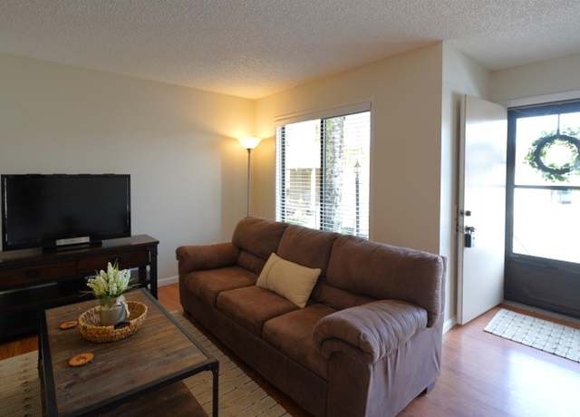 Property at 600 SW Crestview #2 St, Pullman, WA 99163, 4 beds, 1.5 baths