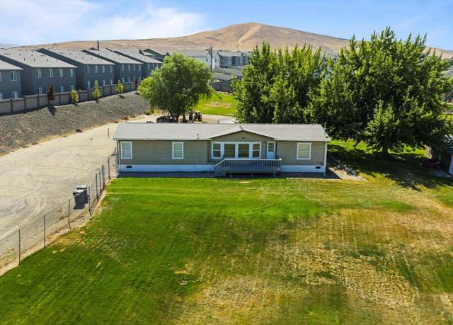 Property at 7520 W Van Giesen St, West Richland, WA 99353, 3 beds, 2 baths