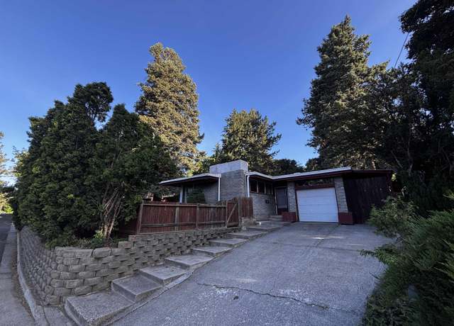 Property at 1630 NE Gaines Rd, Pullman, WA 99163, 3 beds, 2 baths