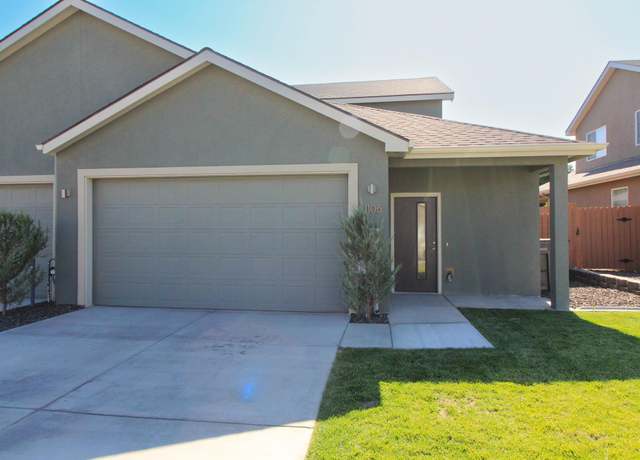 Property at 1105 S Cedar Pl, Kennewick, WA 99336, 3 beds, 2.5 baths