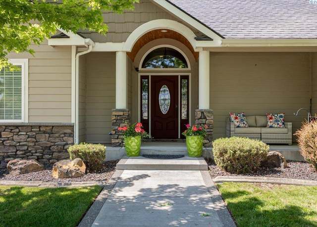 Property at 404 S Georgia St, Kennewick, WA 99338, 4 beds, 2.5 baths