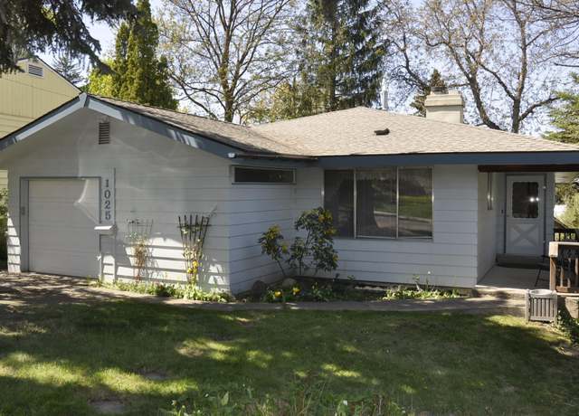Property at 1025 NE Creston Ln, Pullman, WA 99163, 4 beds, 3 baths
