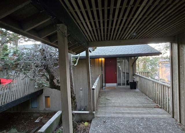 Property at 1125 NE Indiana St, Pullman, WA 99163, 5 beds, 3.5 baths
