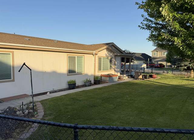 Property at 9404 W 5th Pl, Kennewick, WA, 4 beds, 2 baths