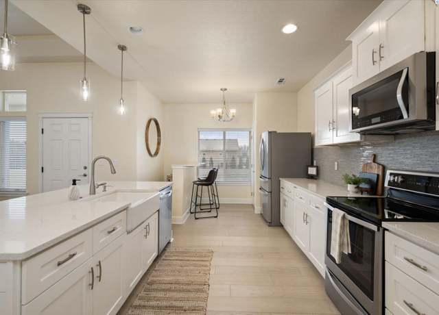 Property at 6119 W Court St, Pasco, WA 99301, 3 beds, 2 baths