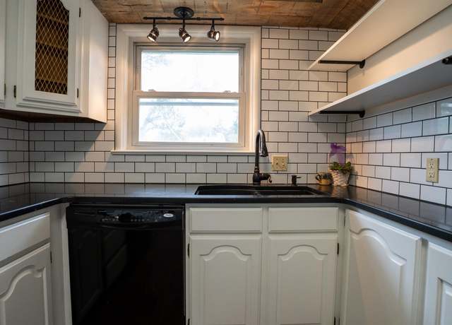 Property at 201 W Cooper St, Colfax, WA 99111, 3 beds, 2.5 baths