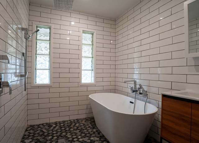 Property at 201 W Cooper St, Colfax, WA 99111, 3 beds, 2.5 baths