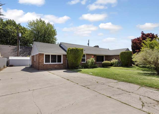 Property at 7 S Reed St, Kennewick, WA 99336, 4 beds, 2.5 baths