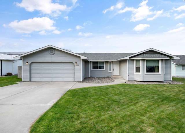 Property at 1208 W 43rd Ct, Kennewick, WA 99337, 3 beds, 2 baths