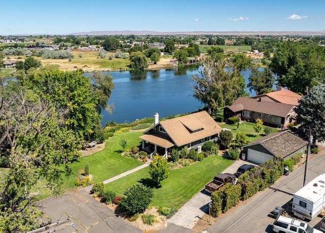 Property at 106 7th St, Prosser, WA 99350, 3 beds, 1.5 baths