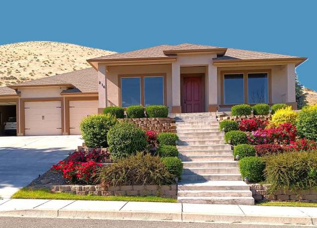 Property at 216 Bear Dr, Richland, WA 99352, 5 beds, 3 baths