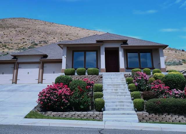 Property at 216 Bear Dr, Richland, WA 99352, 5 beds, 3 baths
