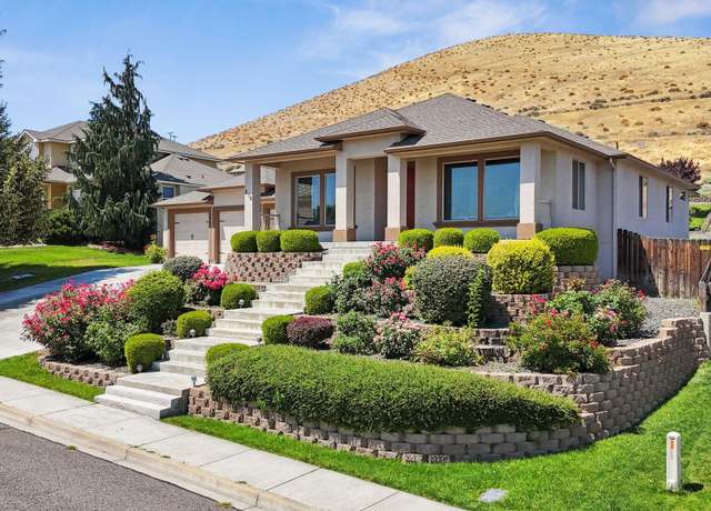 Property at 216 Bear Dr, Richland, WA 99352, 5 beds, 3 baths