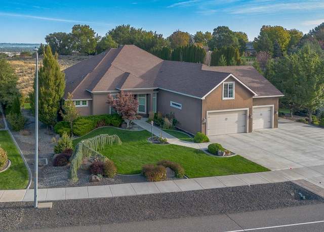 Property at 1382 Country Ridge Dr, Richland, WA 99352, 4 beds, 3.5 baths
