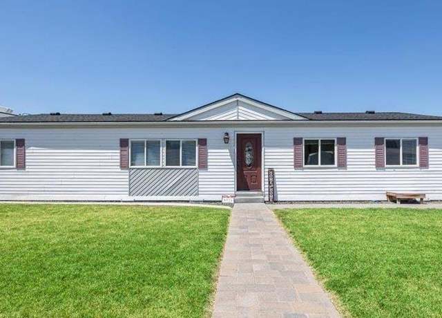 Property at 8524 W Arrowhead Ave, Kennewick, WA 99336, 4 beds, 2 baths