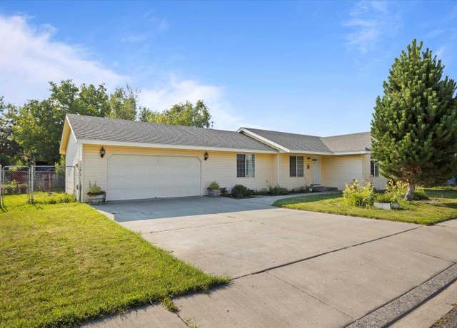 Property at 322 S Williams St, Kennewick, WA 99336, 3 beds, 2 baths