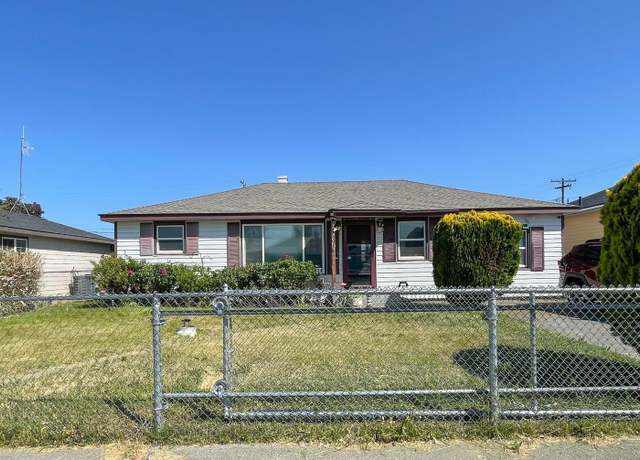 Property at 1807 W Octave St, Pasco, WA 99301, 3 beds, 1 bath
