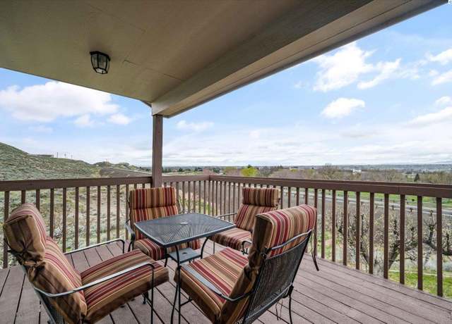 Property at 1937 Mountain View Dr, Prosser, WA 99350, 5 beds, 2 baths