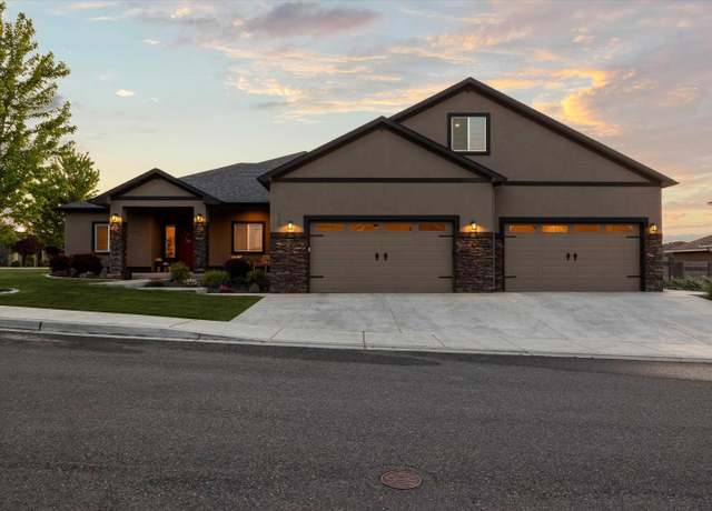 Property at 1120 S Kansas Pl, Kennewick, WA 99338, 4 beds, 2.5 baths