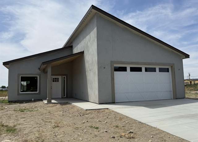 Property at 1004 N 26th Ave, Pasco, WA 99301, 3 beds, 2 baths