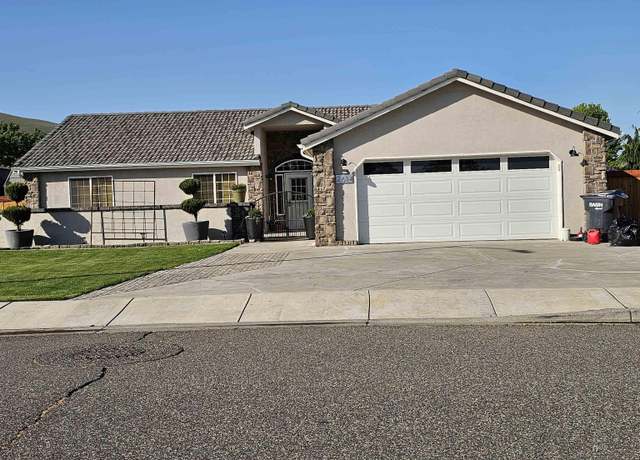 Property at 2614 Ficus Dr, West Richland, WA 99353, 3 beds, 2 baths