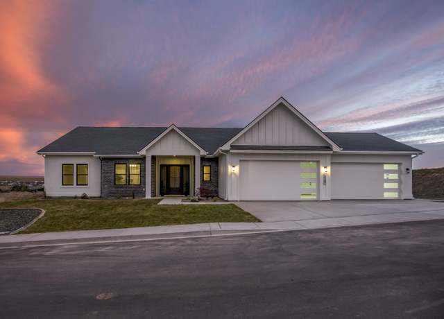 Property at 6169 W 28th Ave, Kennewick, WA 99338, 4 beds, 4 baths