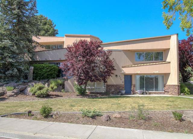 Property at 220 Englewood Dr, Richland, WA 99352, 4 beds, 2.5 baths