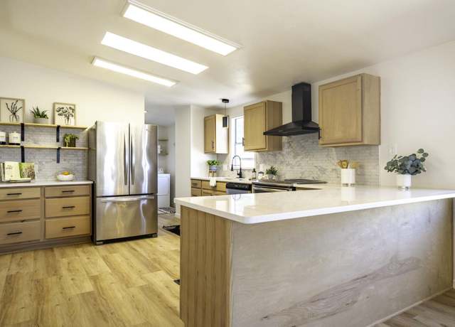 Property at 93 Ridgecliff Dr, Richland, WA 99352, 3 beds, 2 baths