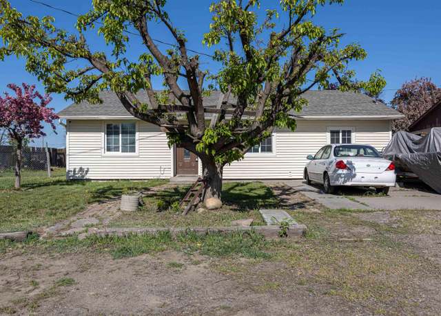 Property at 622 W 2nd St, Mabton, WA 99335, 4 beds, 1.5 baths