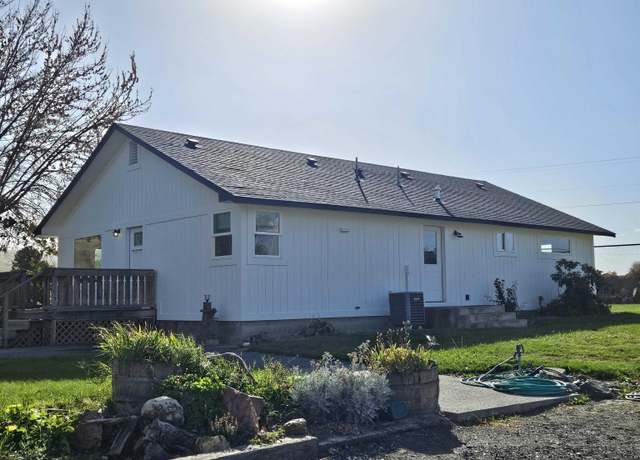 Property at 100202 W Hess Rd, Prosser, WA 99350, 3 beds, 2 baths