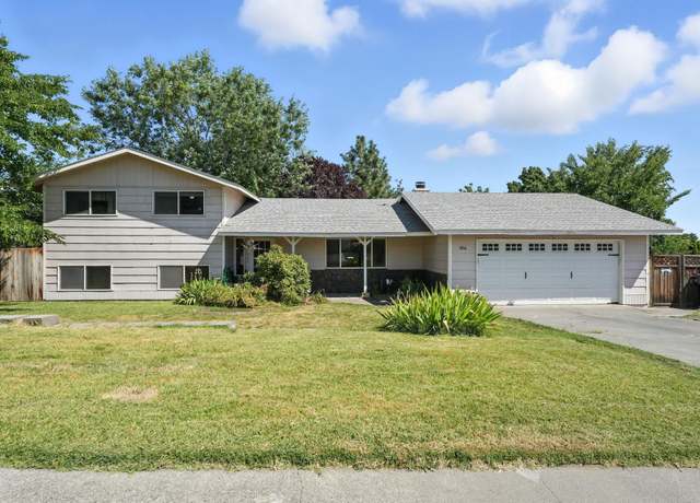 Property at 1116 W 16th Pl, Kennewick, WA 99337, 4 beds, 2.5 baths