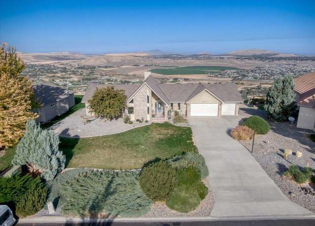 Property at 102804 E Tripple Vista Dr, Kennewick, WA 99338, 5 beds, 3.5 baths