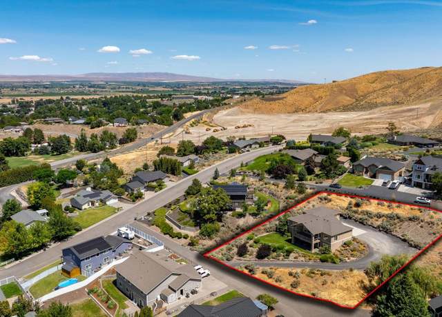 Property at 1306 Desert Cv, Prosser, WA 99350, 4 beds, 3 baths