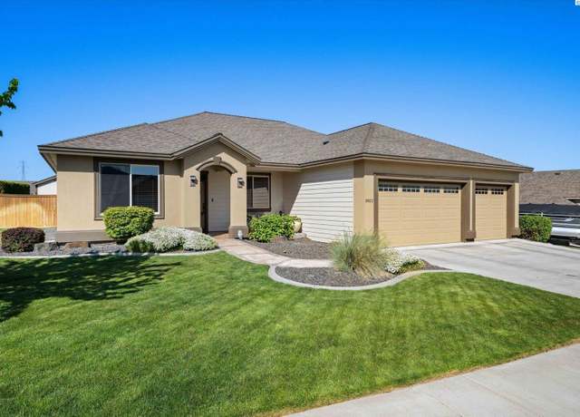 Property at 3852 S Lincoln St, Kennewick, WA 99338, 3 beds, 3 baths