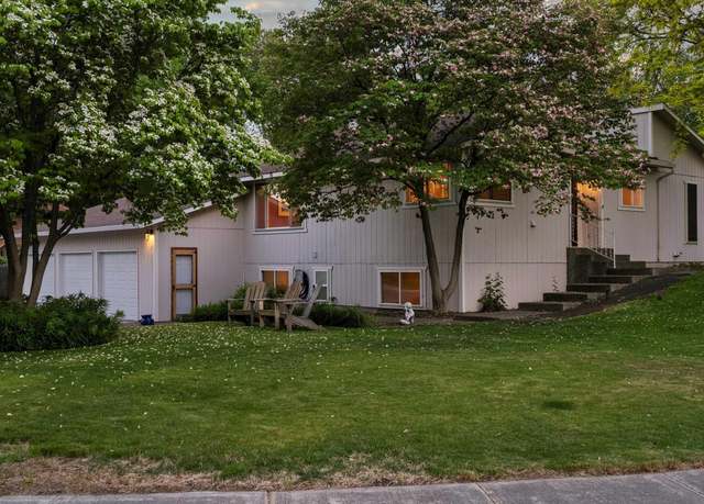 Property at 242 Saint Ct, Richland, WA 99354, 4 beds, 3 baths