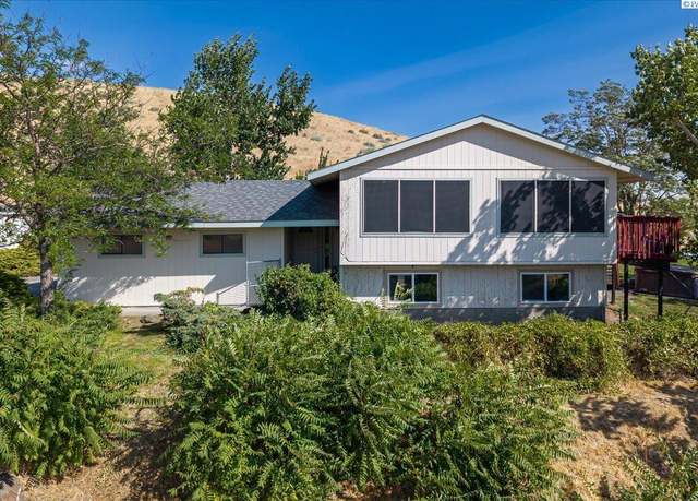 Property at 73805 N Demoss Rd, Benton City, WA 99320, 3 beds, 2.5 baths