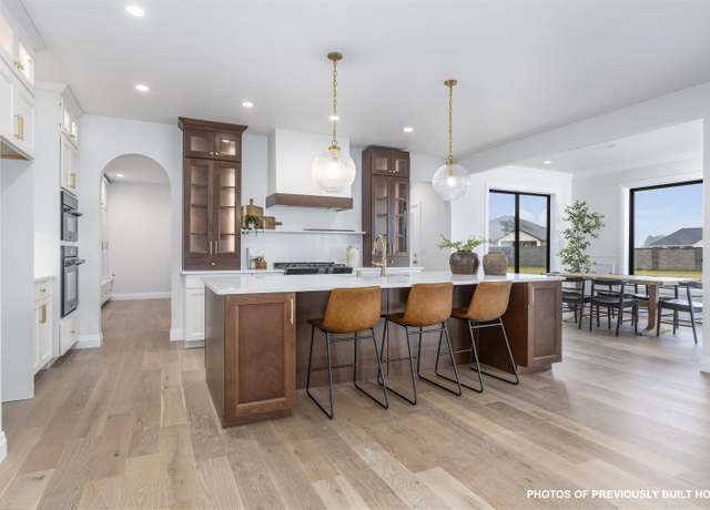 Property at 14441 S Abigail Pl, Kennewick, WA 99338, 4 beds, 3 baths