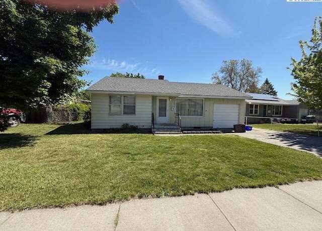 Property at 117 S Yelm St, Kennewick, WA 99336, 2 beds, 1 bath