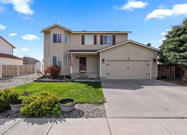 Property at 2021 W 29th Ave, Kennewick, WA 99337, 4 beds, 2.5 baths