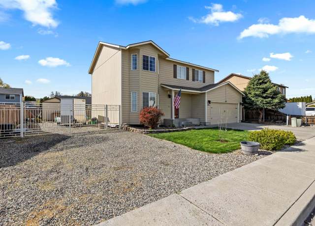 Property at 2021 W 29th Ave, Kennewick, WA 99337, 4 beds, 0.5 baths