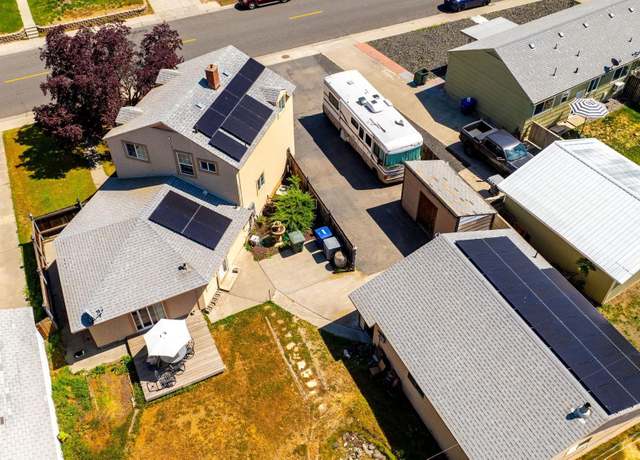 Property at 213 Jadwin Ave, Richland, WA 99352, 3 beds, 2.5 baths