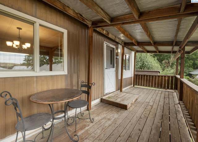 Property at 902 N Clay St, Colfax, WA 99111, 3 beds, 2 baths
