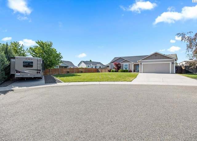 Property at 2033 Pinewood Ct, West Richland, WA 99353, 3 beds, 2 baths